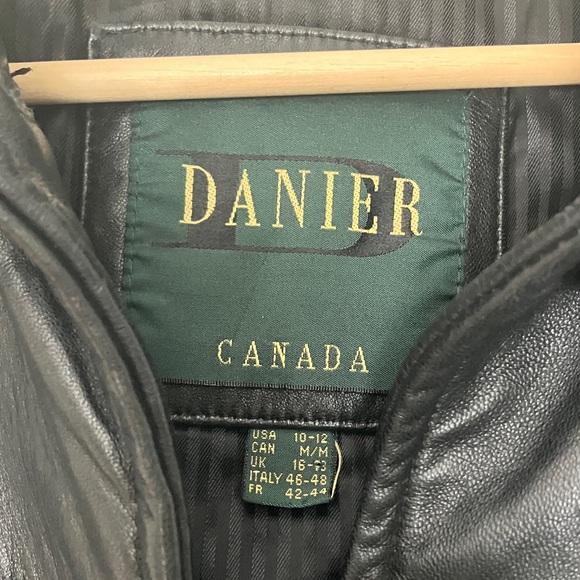 Danier Women's Black Leather Jacket with Fur Collar with Belt - Picture 3 of 7